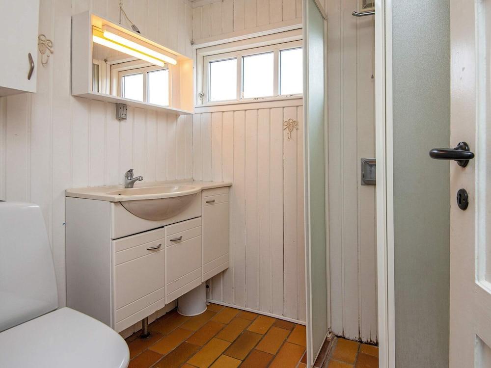 6 Person Holiday Home in Grenaa-by Traum