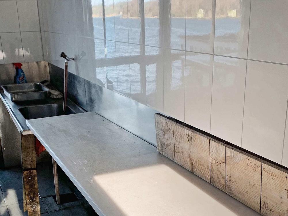 6 Person Holiday Home in Foldroyhamn