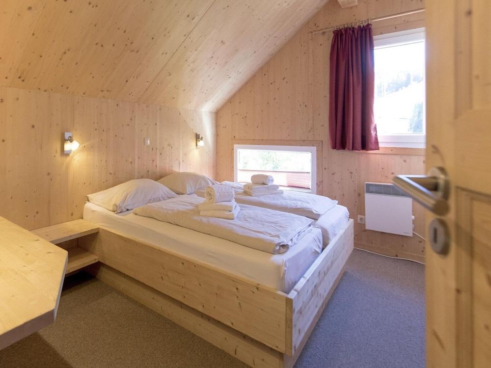 Attractive Chalet With Whirlpool