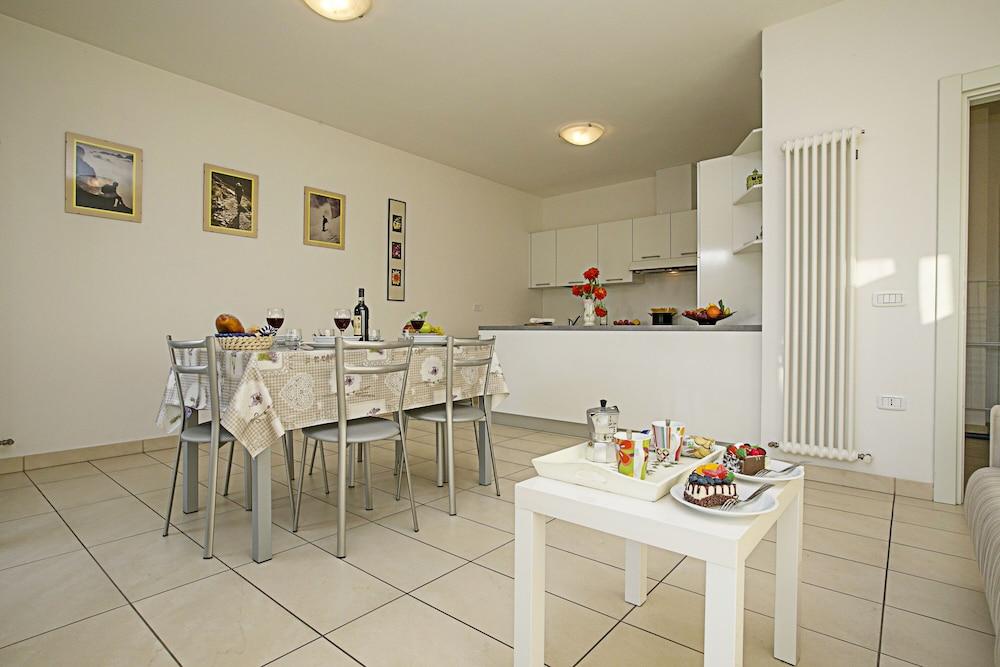 Torbole Relax, Pool & Balcony Apartment
