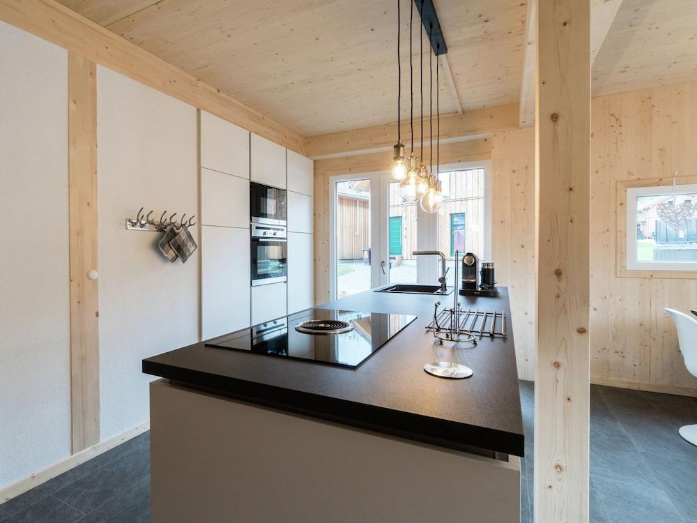 Cosy Chalet With hot tub