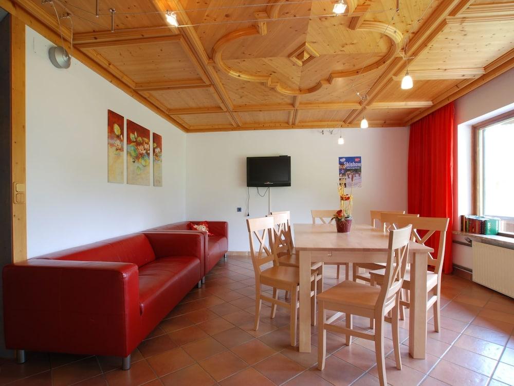 Scenic Apartment in Neukirchen am Großvenediger near Ski Area