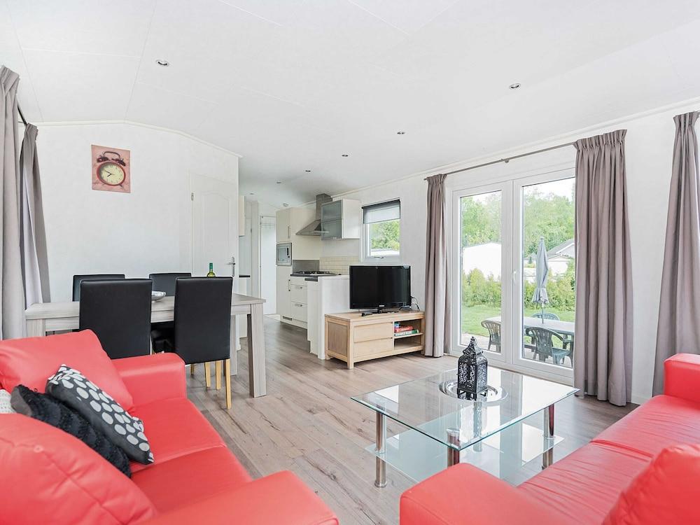 Chalet in Parc de Kievit With Private Garden