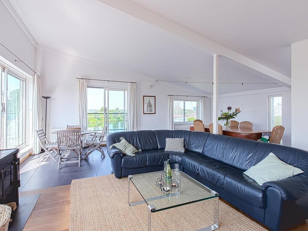 Water Villa Kortgene by Veerse Meer