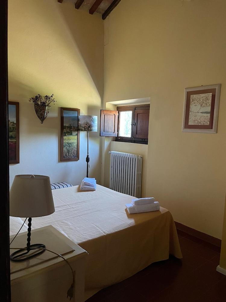 Cottage With Swimming Pool