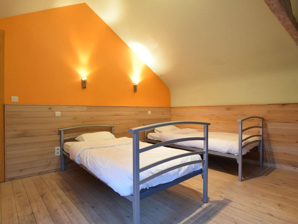 Spacious Durbuy Group Stay