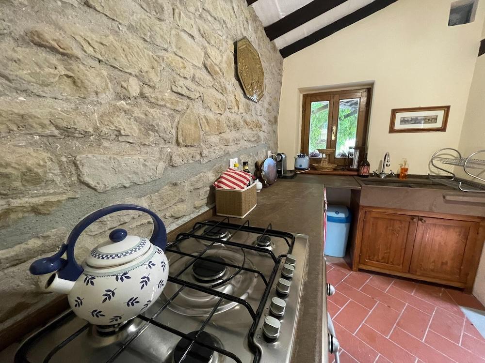 Detached Cottage With Swimming Pool