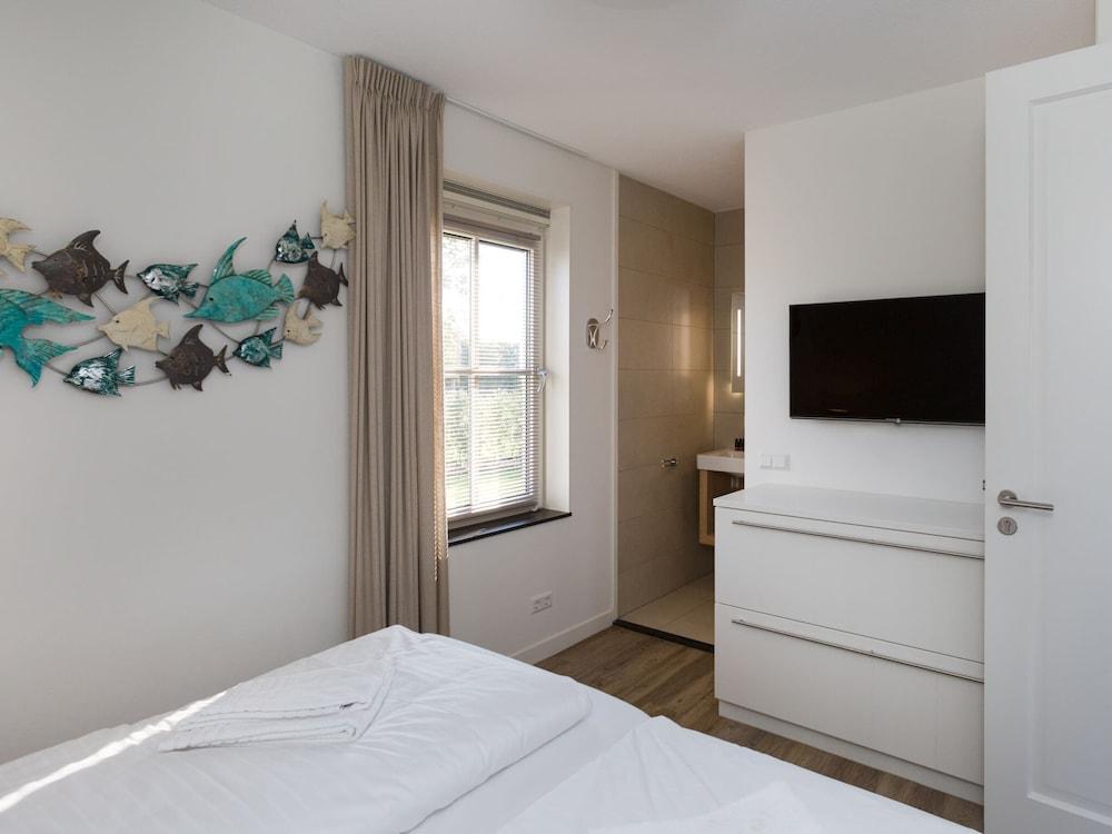 Stylish Villa by the Water