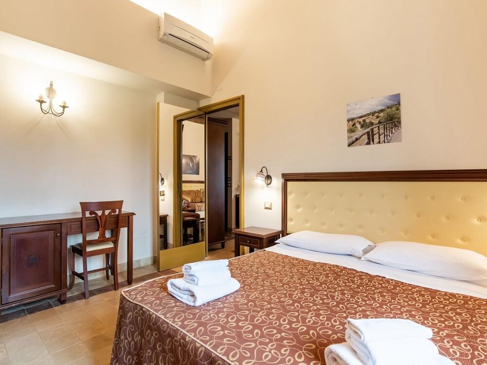 Holiday Home in Carlentini With Swimming Pool