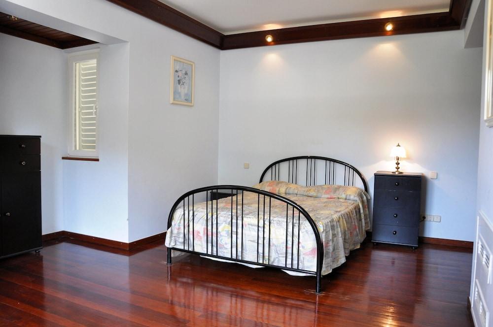 Spacious Villa in Vilamoura With Barbecue