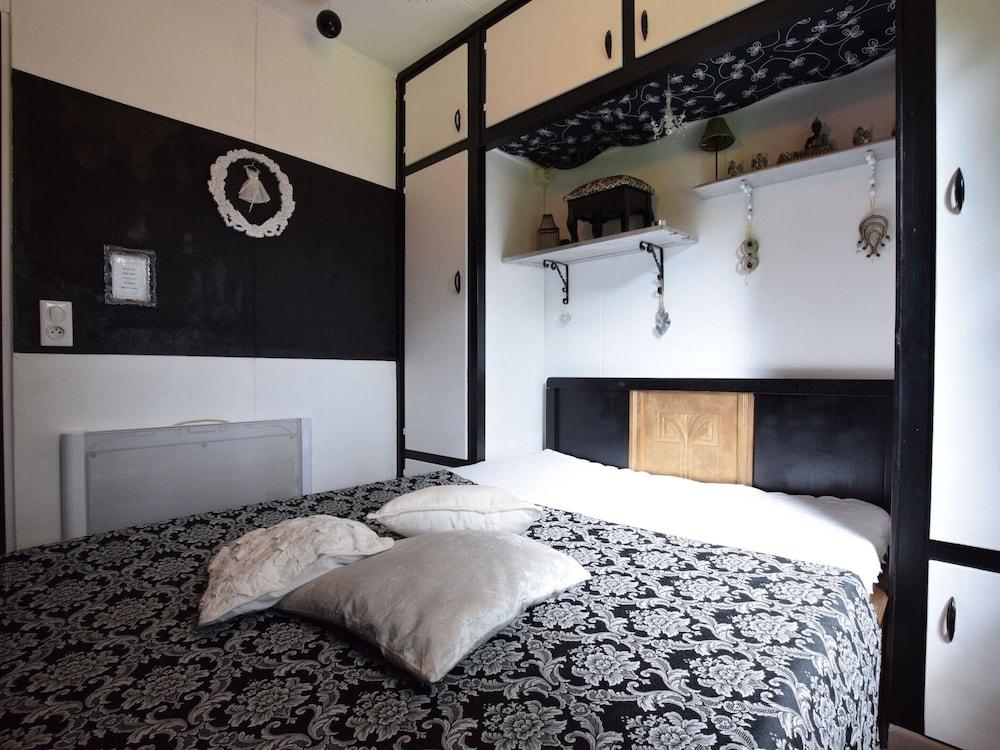 Chalet & Gypsy Caravan in Green & Peaceful Environment near Houffalize