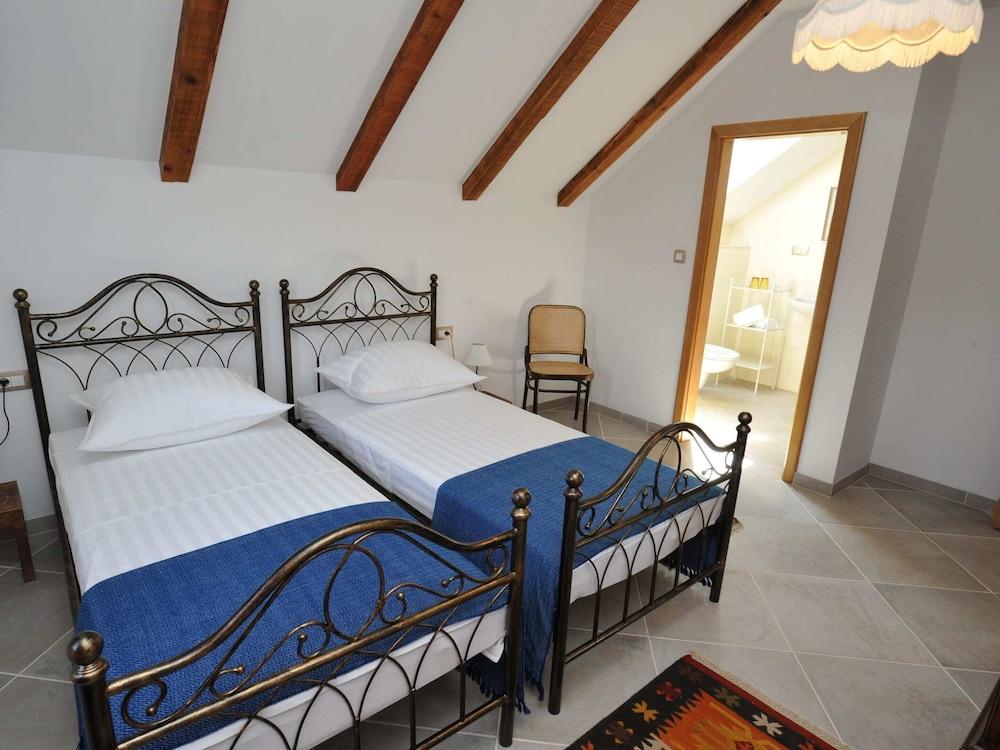 Villa in Tijarica With Private Pool