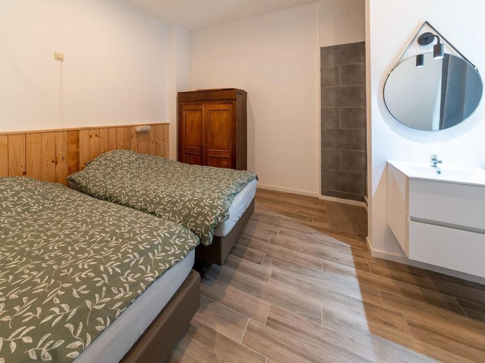 Mansion With Pool & Bar