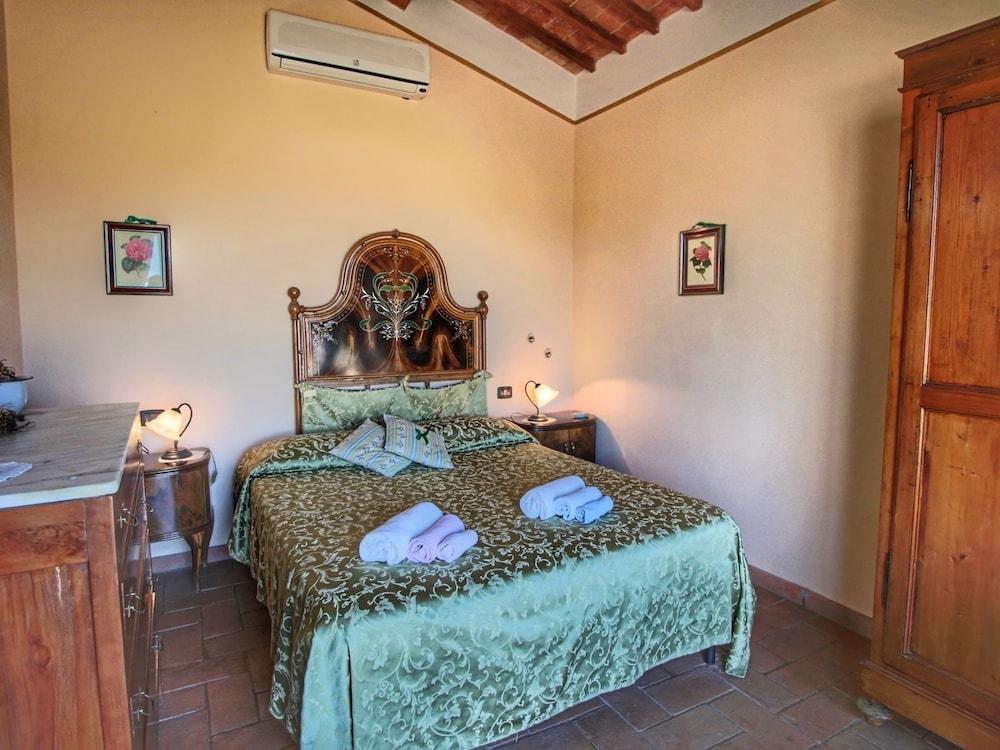 Cottage in Todi With Pool and Terrace