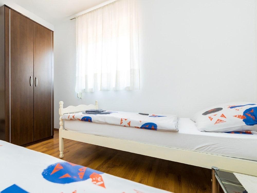 Simplistic Apartment in Malinska near Sea