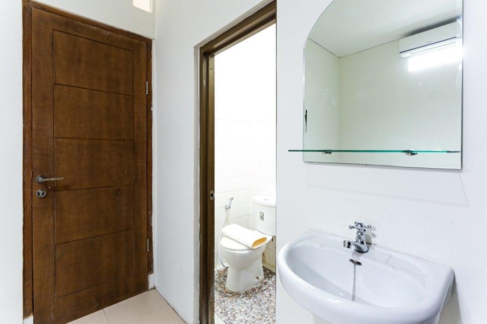 RedDoorz @ Urip Sumoharjo Solo