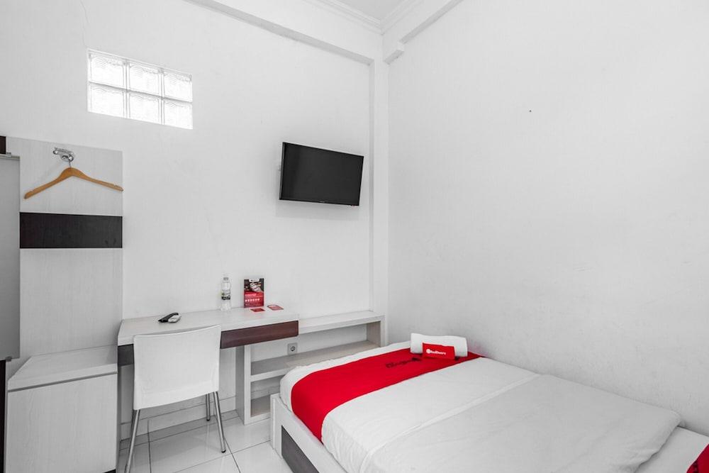 RedDoorz Syariah @ Wisma Arya 2