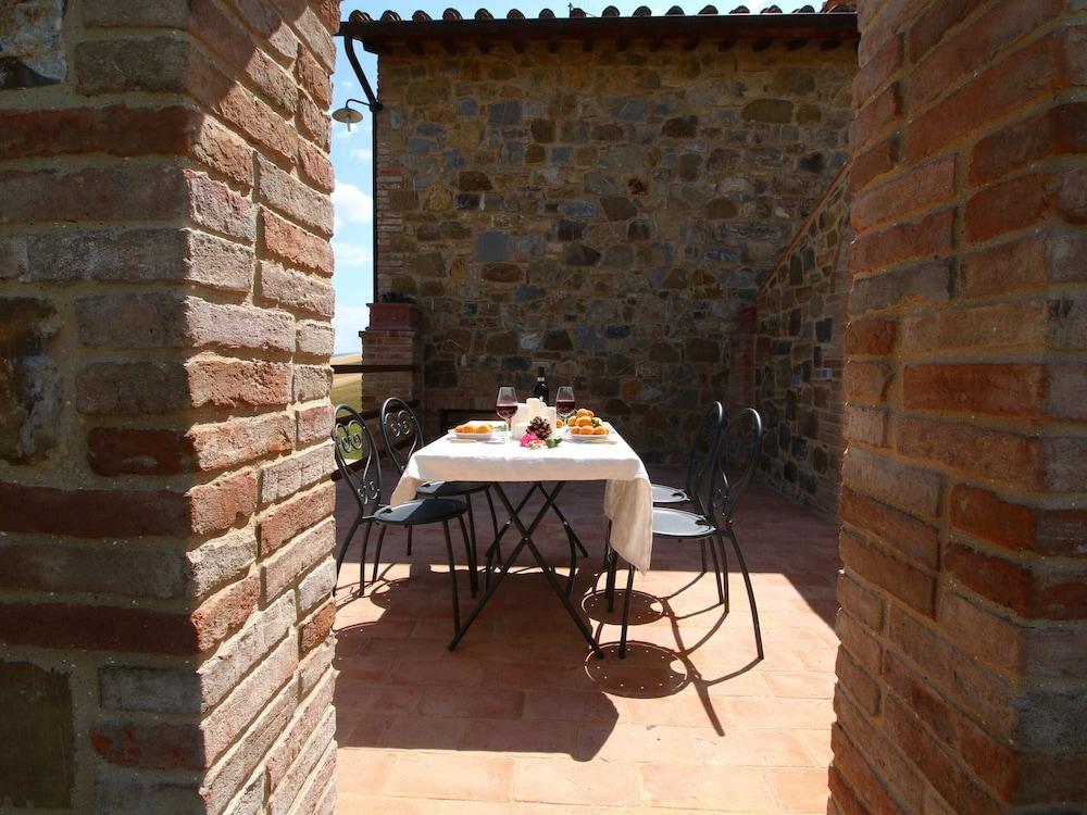 Charming Tuscan Farmhouse