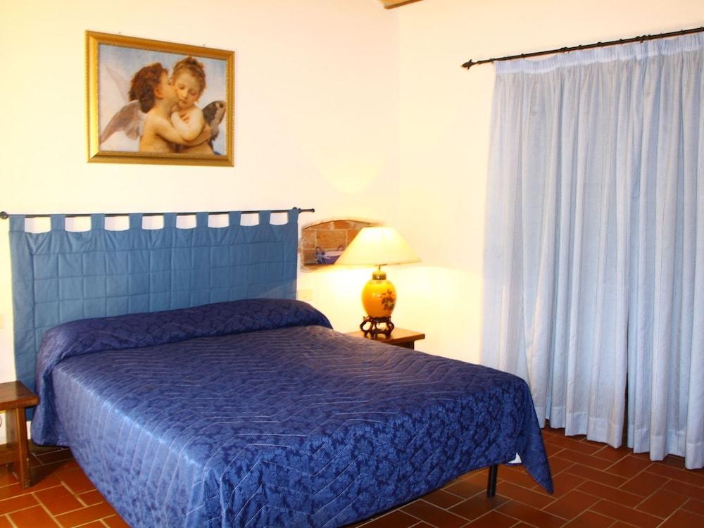 Rustic Farmhouse Living Vinci's Treasures