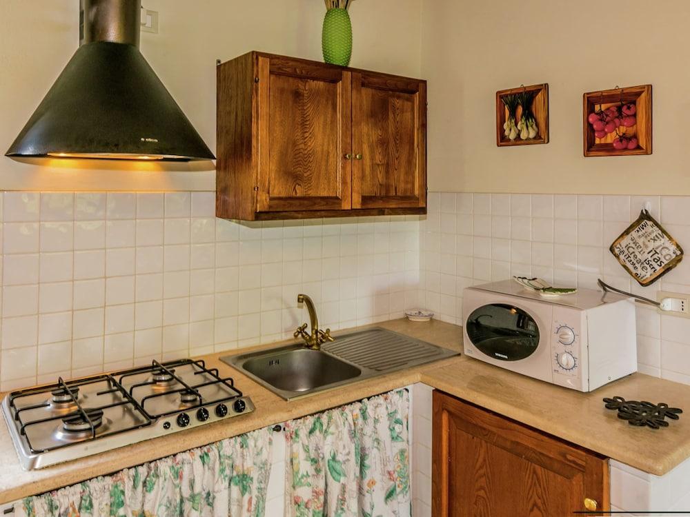 Quaint Tuscan Farmhouse