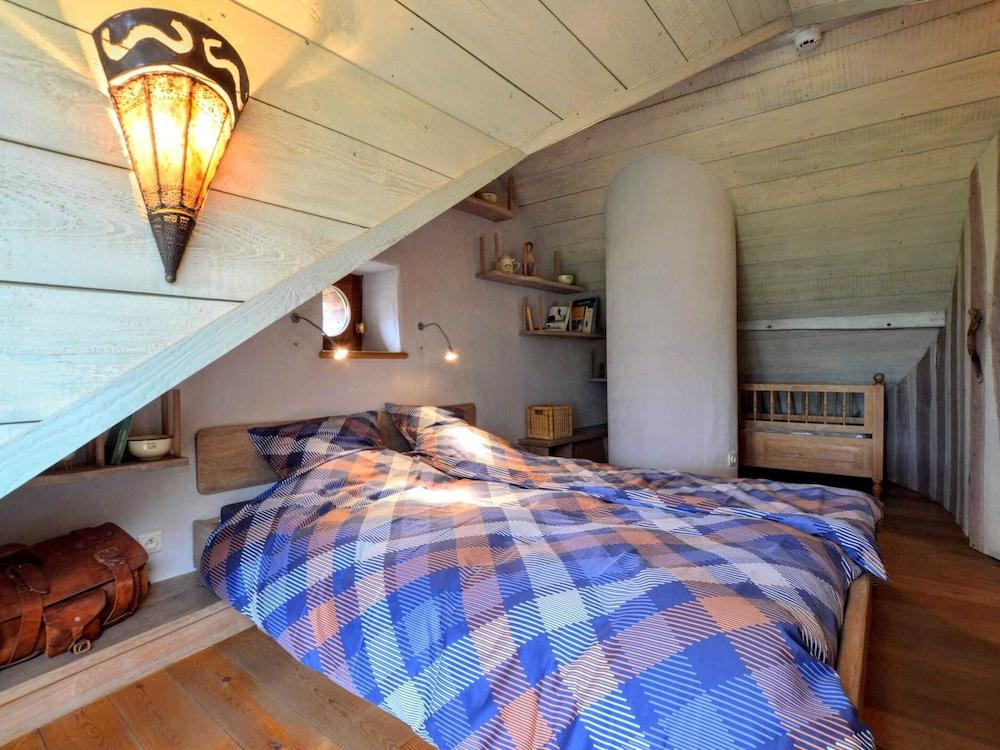 Eco Farmhouse by High Fens