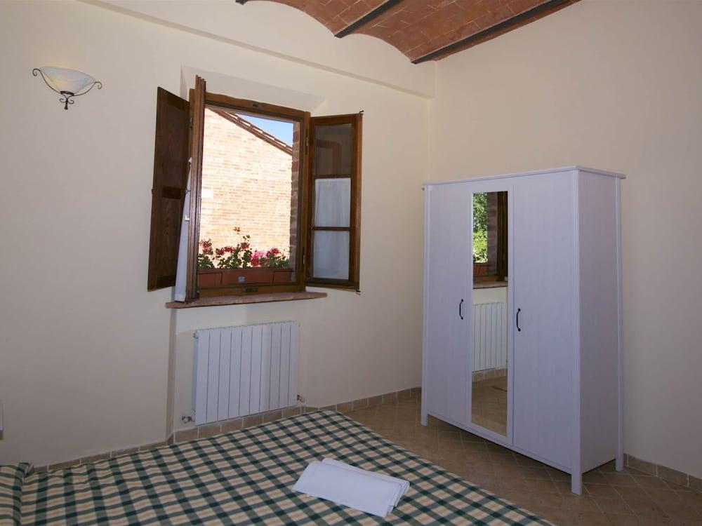 Rustic Escape With Pool