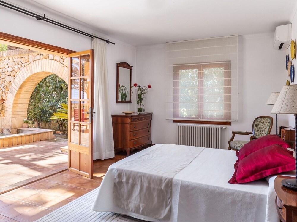 Villa in Son Servera With Beach & Pool