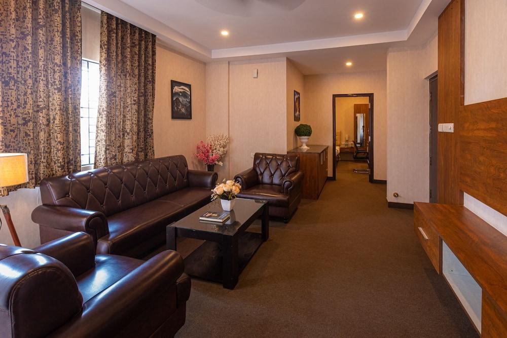 Vera by Bisque Brookefield