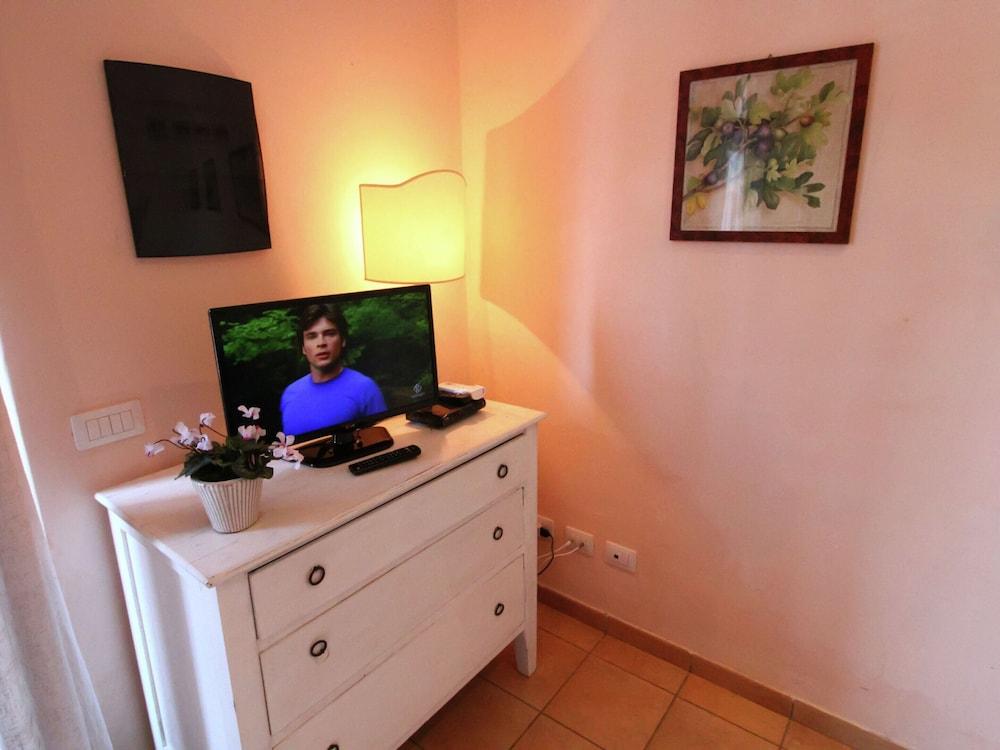 Exotic Farmhouse in Montalto di Castro near Sea