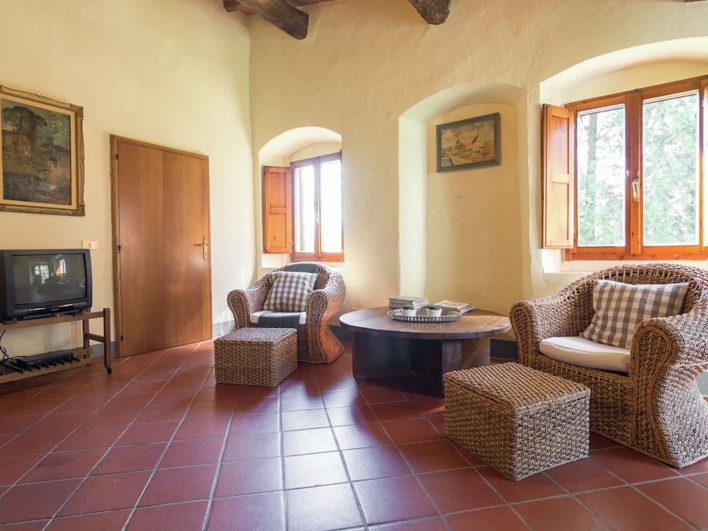 Charming Tuscan Stay With Pool