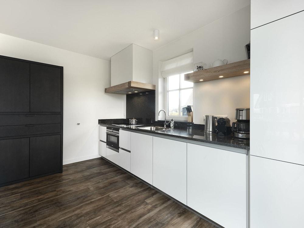 Villa With a Sauna in Tjeukemeer