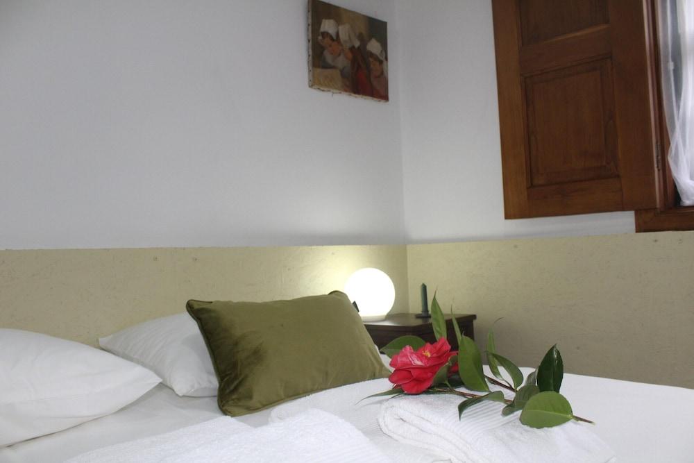 Cottage in Santa Comba With Pool