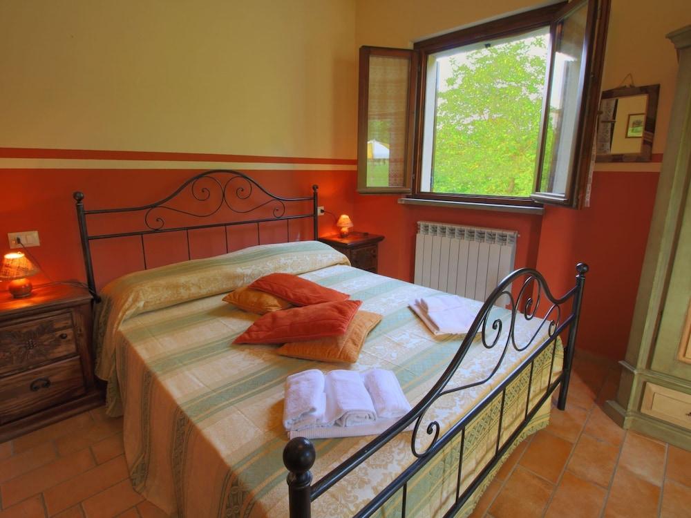 Apartment in Marche With Pool and Mountain Views