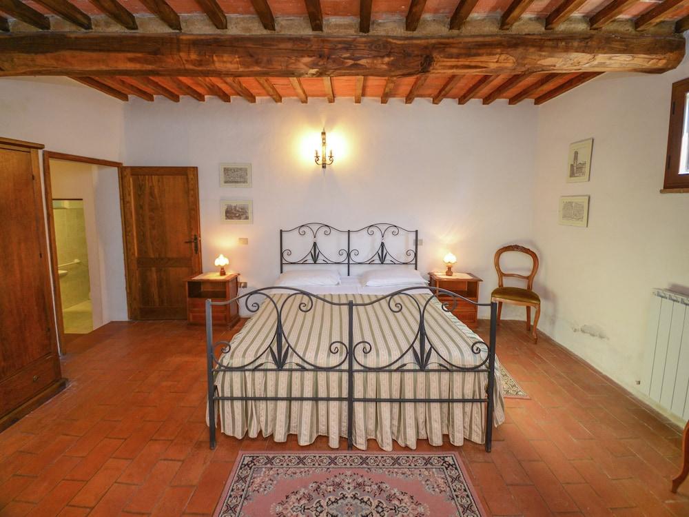 Cozy Farmhouse With Pool