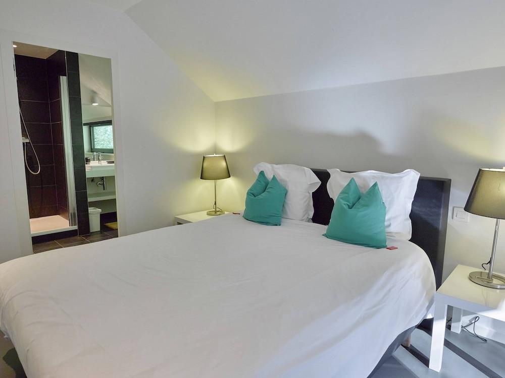 Jalhay Pondside Forest Home