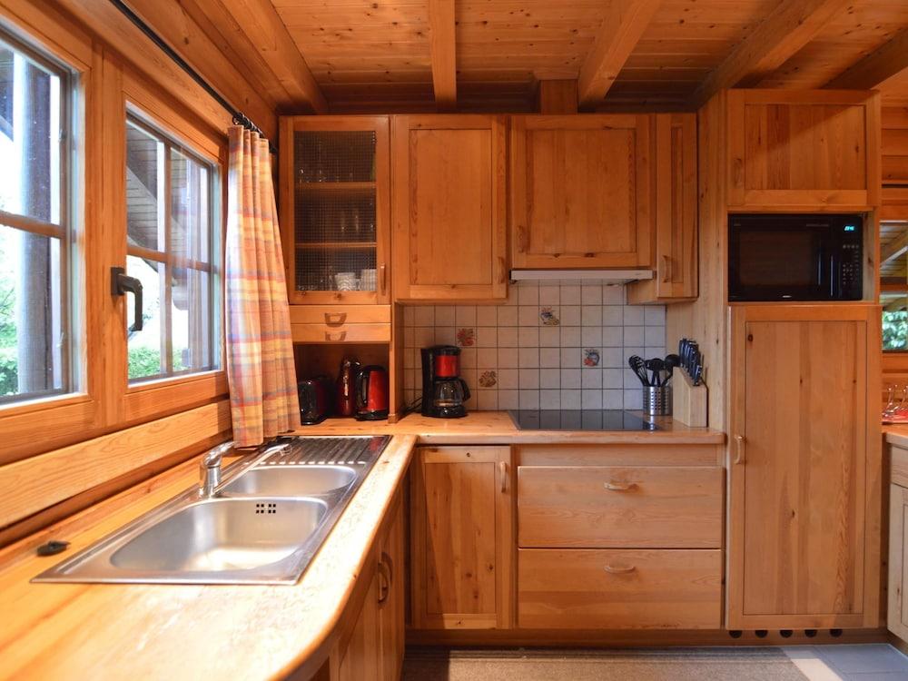 Stavelot Chalet With Garden