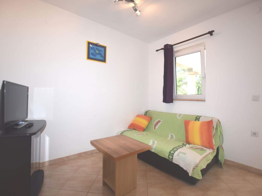 Modern Pool Apartment in Banjole