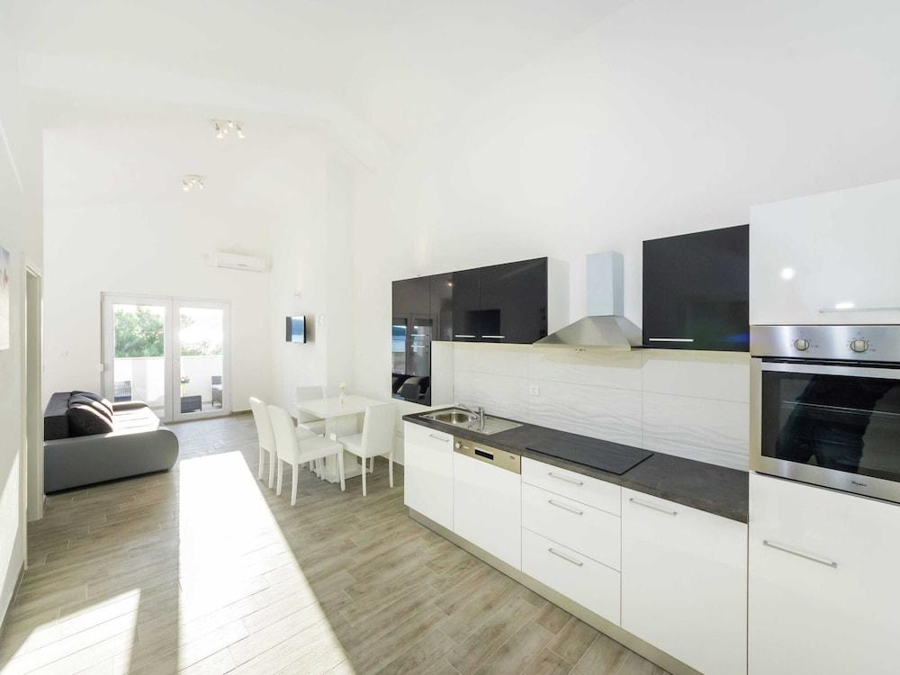 Sea-view Apartment With Garden