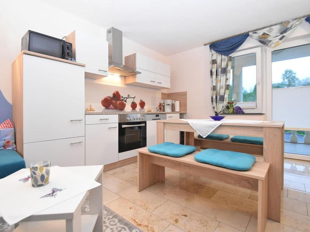 Wohnung in Lichtenhain mit Teich