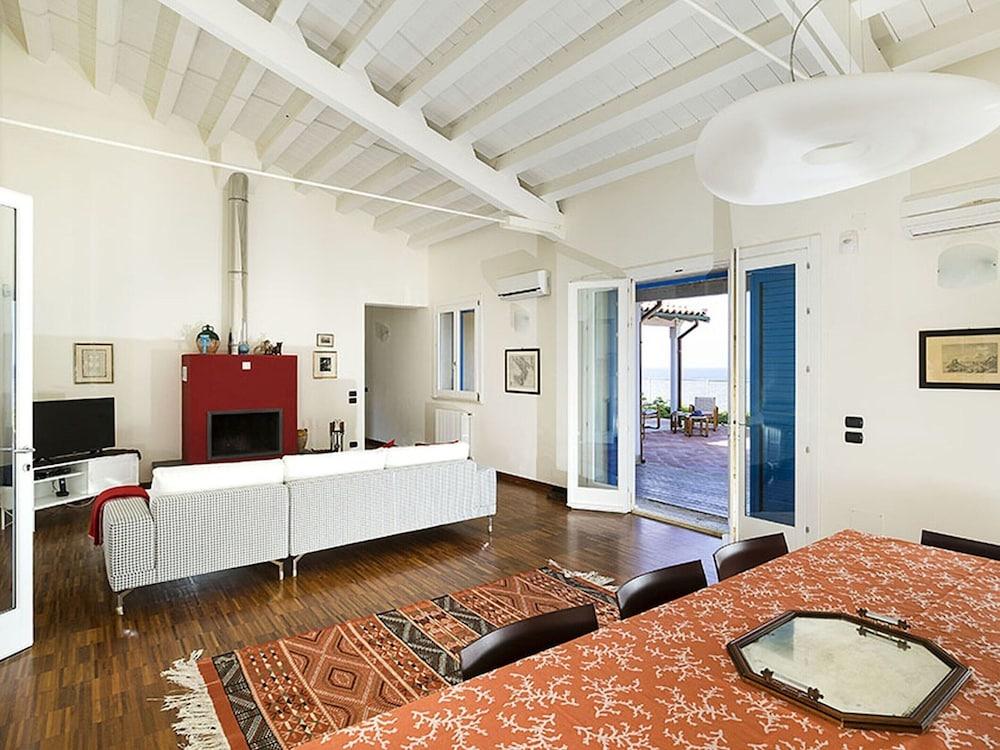 Belvilla by OYO Villa Ala Otto