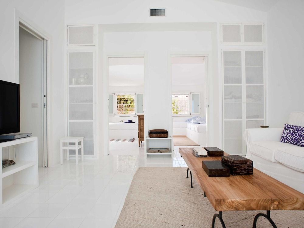 Belvilla by OYO Casa Blu