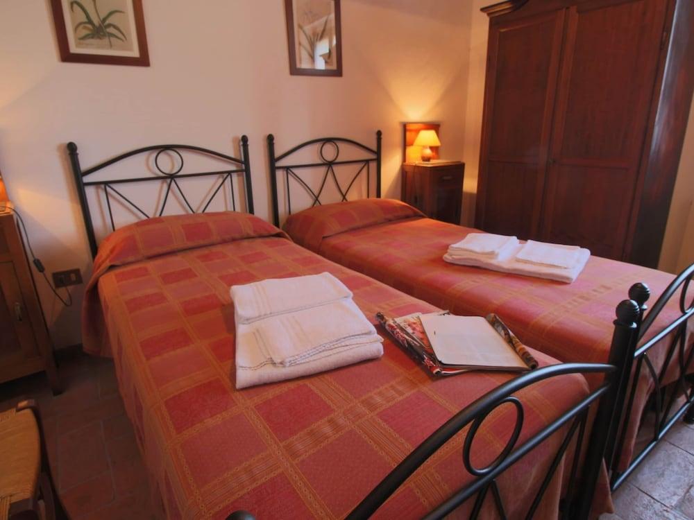 Spacious Tuscan Farmhouse