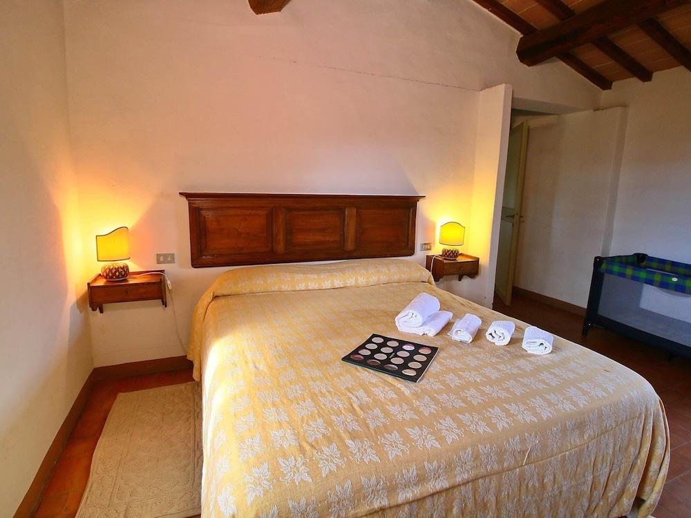 Tranquil Haven in Todi Countryside