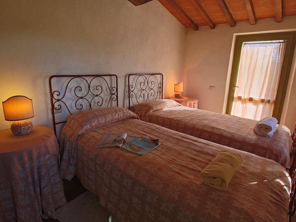 Tranquil Haven in Todi Countryside