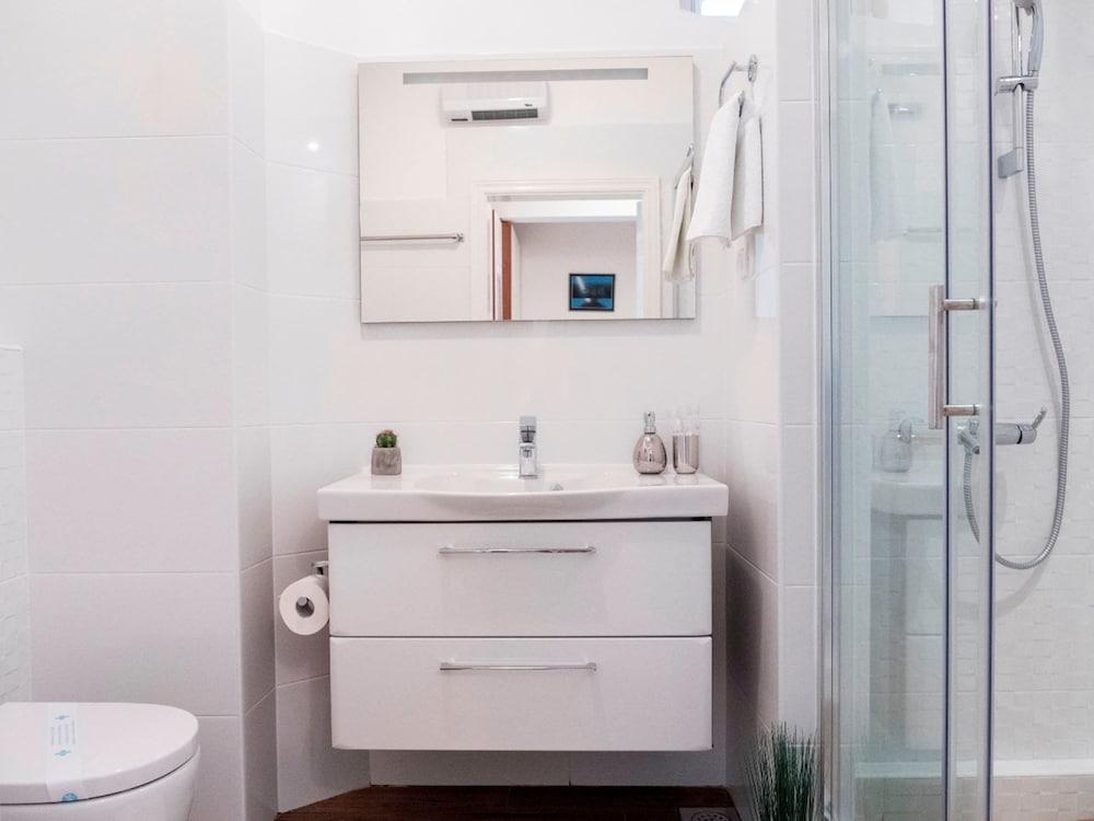 Cozy Villa in Ploce With Shared Pool