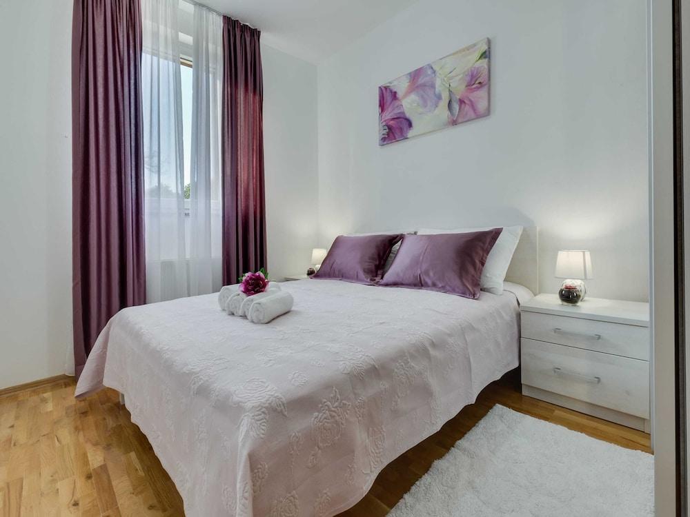 Spacious Holiday Home With Swimming Pool