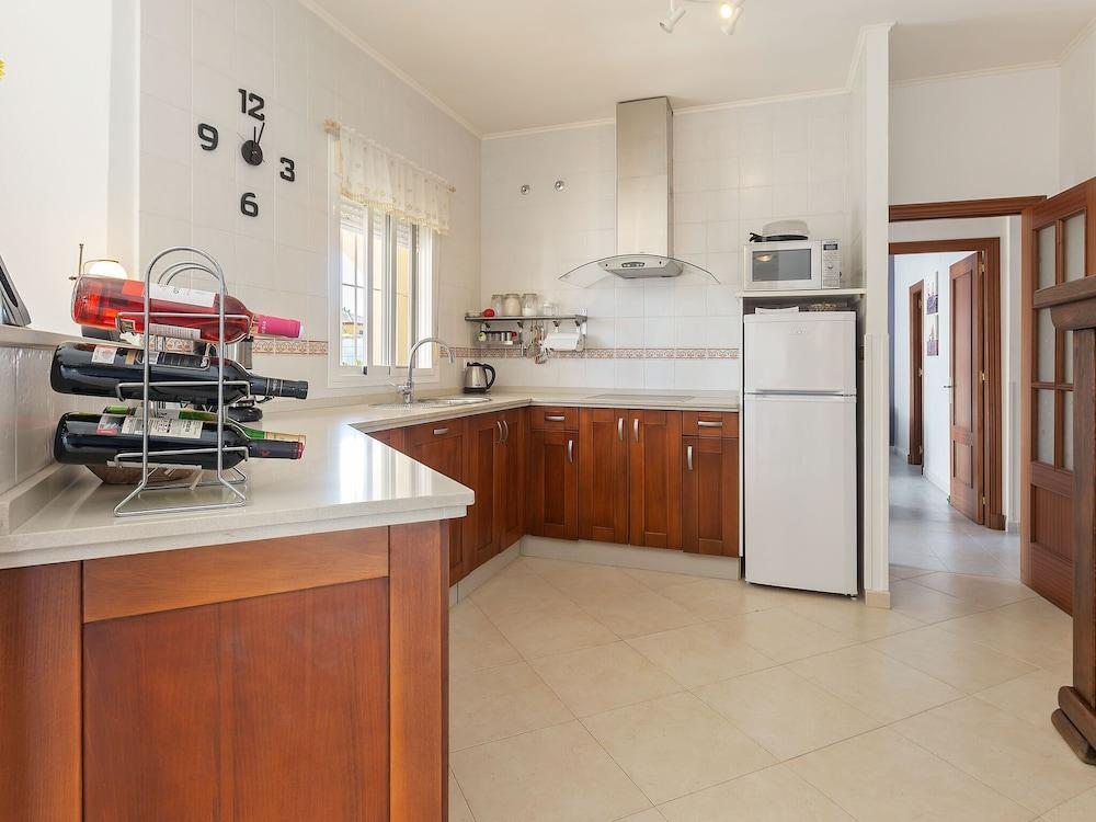 Detached Villa With a Large Private Swimming Pool