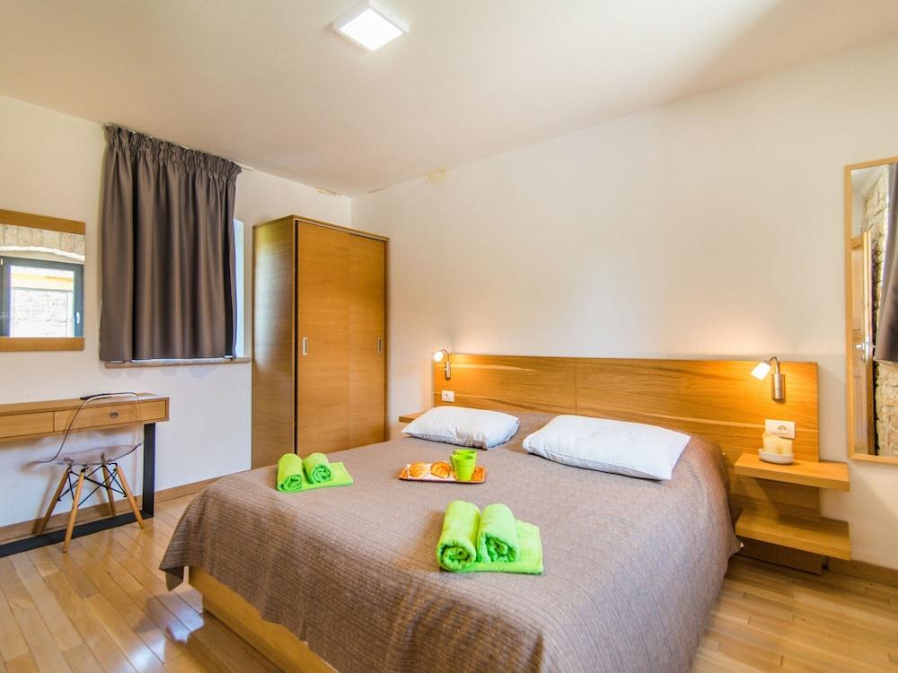 Stunning Villa in Kringa With Swimming Pool