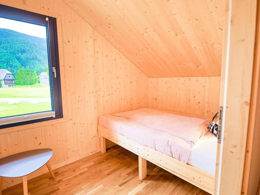 Elegant Chalet Near Ski-slopes