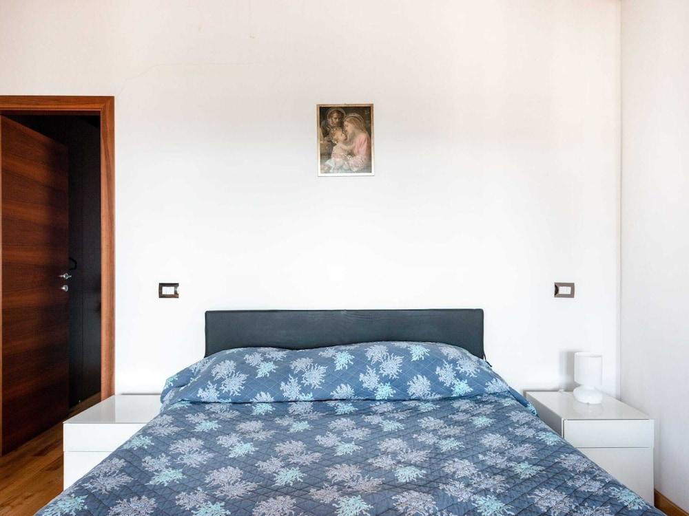 Your Roman Base: Garden Villa